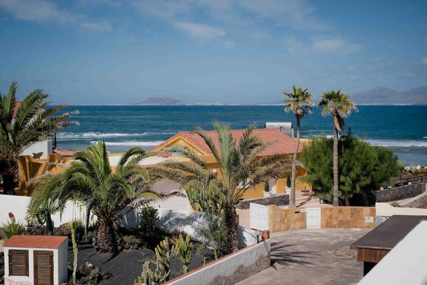 Villa Aloha Jacuzzi Y Vistas Al Mar Коральео Экстерьер фото